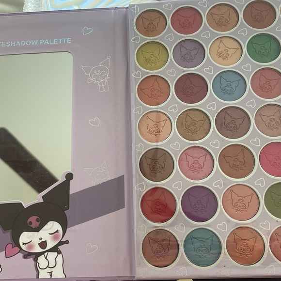 Kuromi 35 eyeshadow Palette - Picture 4 of 6